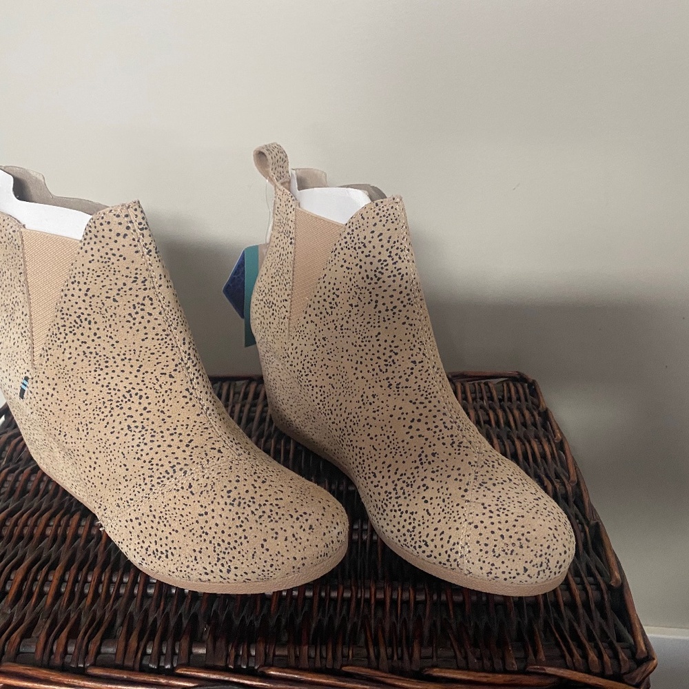 Tom’s Wedge Boots Size 8